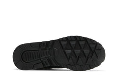 Casual Retro Running Lifestyle Sneakers – Off-White, Black & Metallic Silver