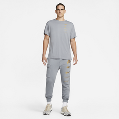 Nike Sportswear Standard Issue Men’s T-Shirt – Grey