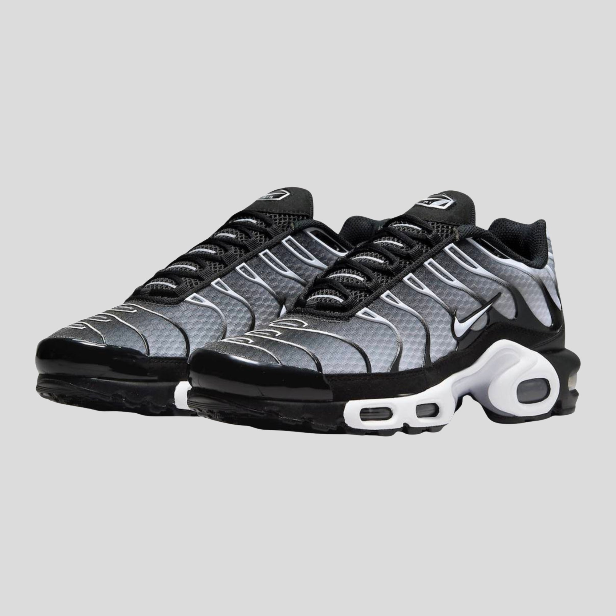 Nike Air Max Plus Black Metallic Silver Comfort Street Style Sneakers