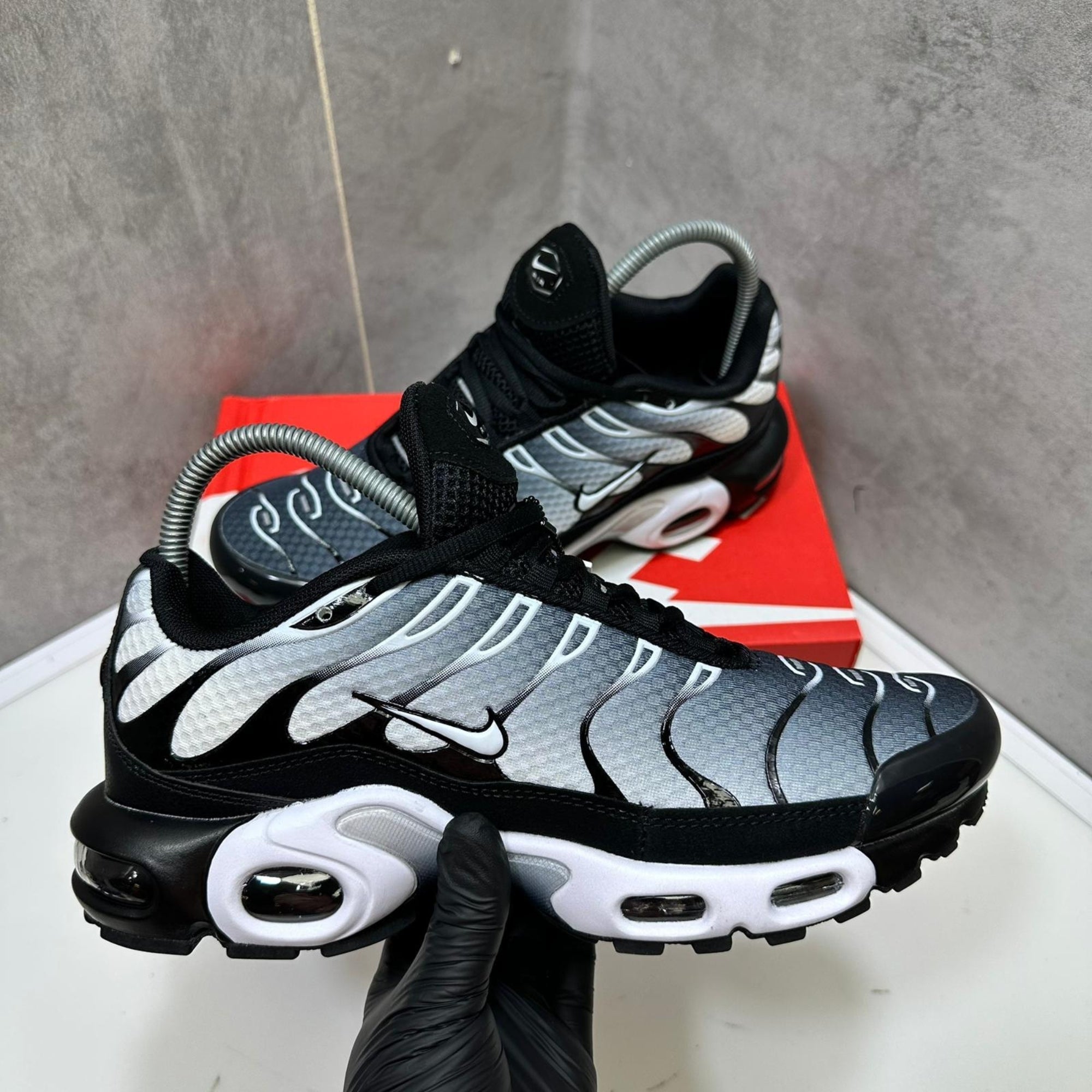 Nike Air Max Plus Black Metallic Silver Comfort Street Style Sneakers